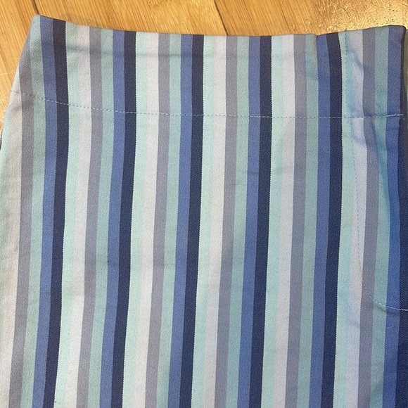 Express Stretch Fashion Shorts - Picture 3 of 10